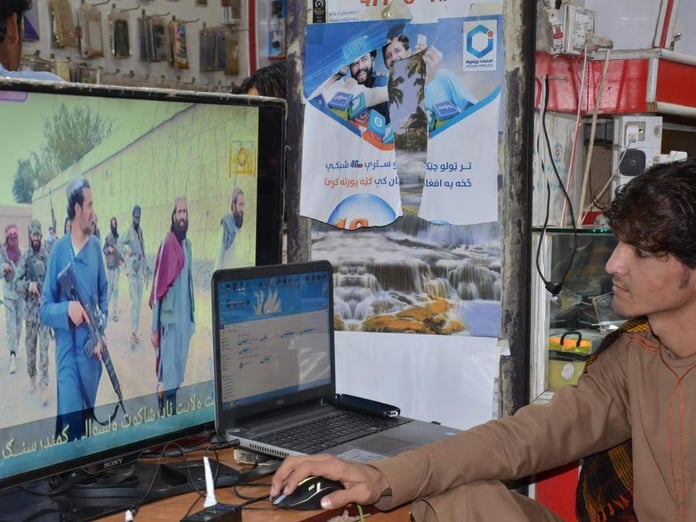 Afganistan'da internet kesintisi: dış dünya ile bağlantı koptu