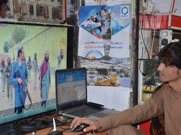 Afganistan'da internet kesintisi: dış dünya ile bağlantı koptu