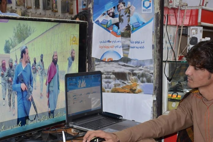 Afganistan'da internet kesintisi: dış dünya ile bağlantı koptu