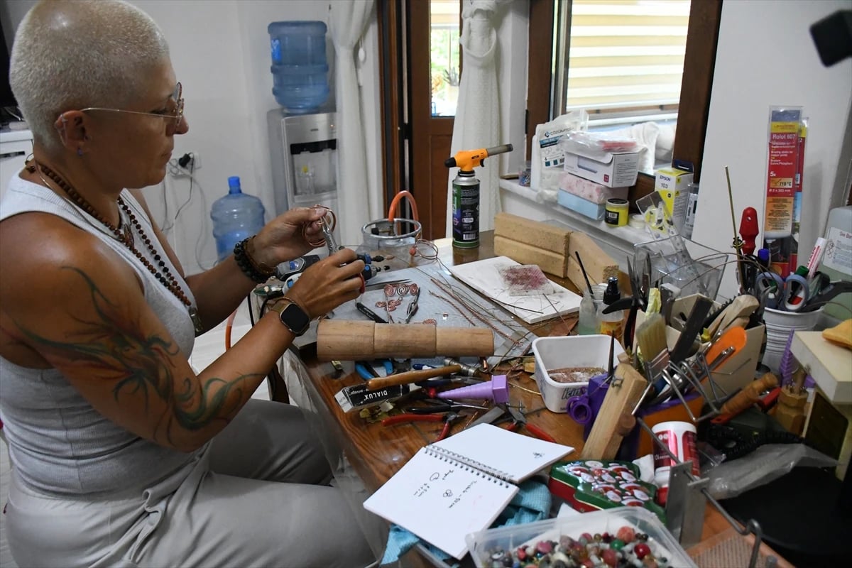 "İçinden elektrik geçtiğinde ısınan bakırın kokusu beni mesleğe götürüyor"