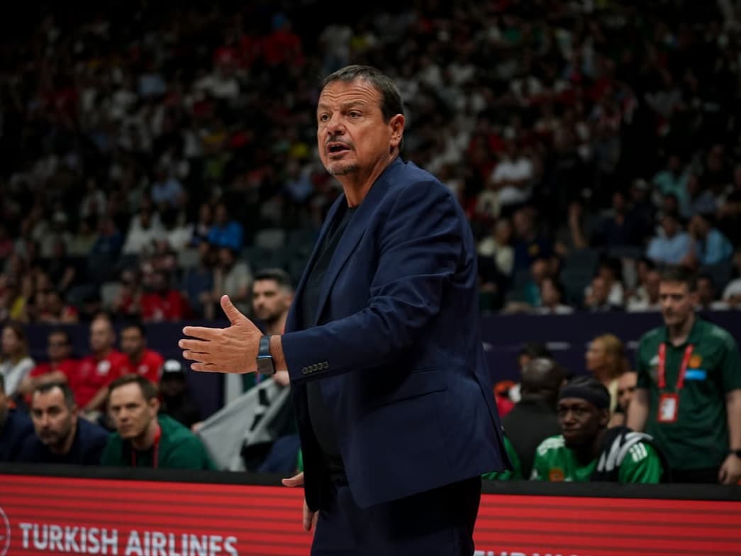 Yunanistan'da ortalık karıştı: Maç ertelendi, Ataman hedefte