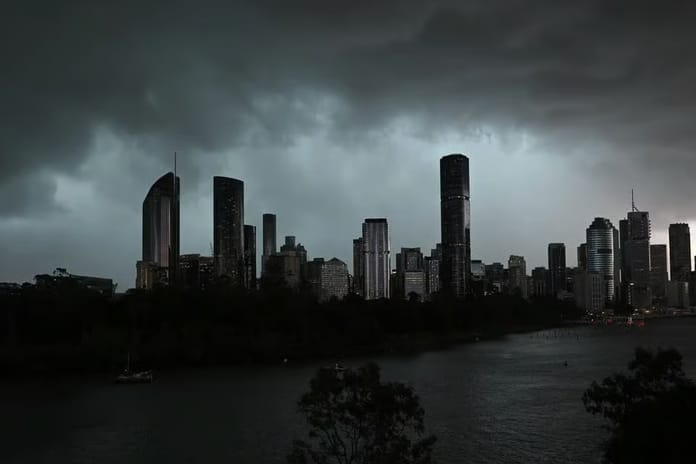 Avustralya'da binlerce ev elektriksiz kaldı