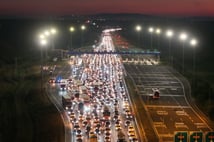 Bayram tatili hareketliliği nedeniyle trafik yoğunluğu yaşandı