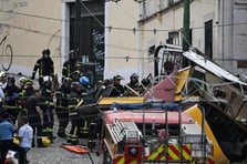 Lizbon'un tarihi tramvayı raydan çıktı: 15 ölü