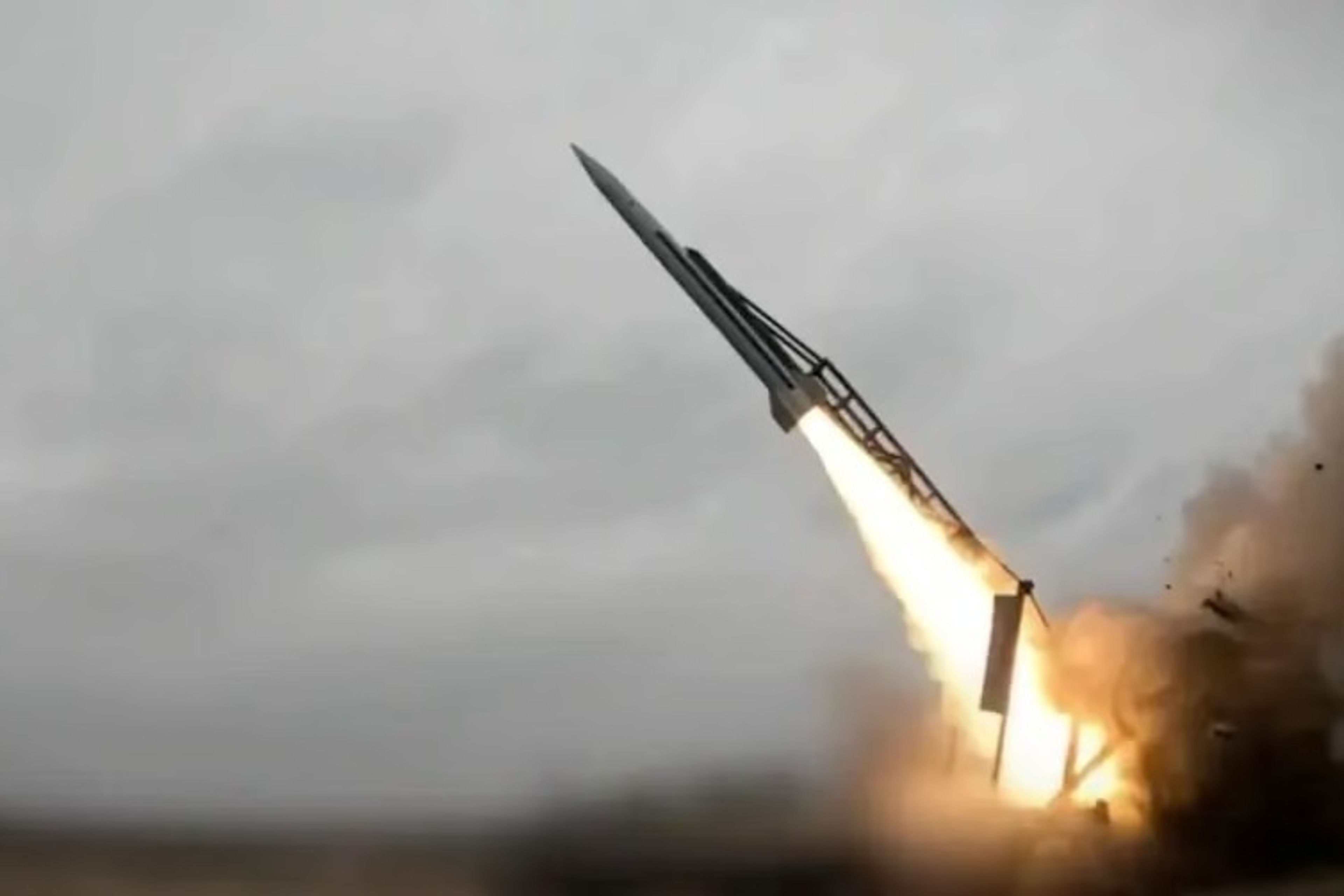Ukrayna 200 km menzilli FP-7 taktik balistik füzeyi test etti