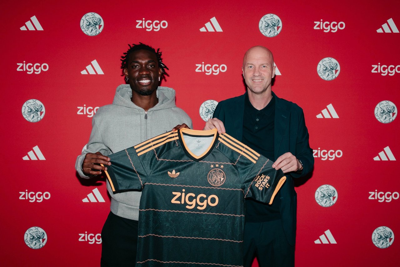 Bonservissiz dünya yıldızı Ajax'ta