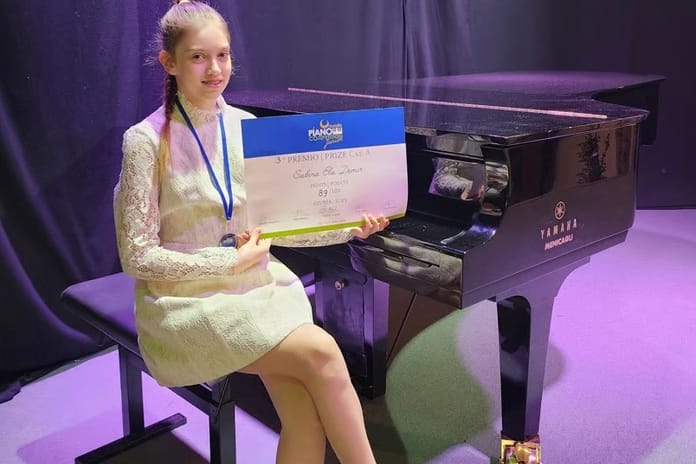 12 yaşındaki Türk piyanist Sabina Ela Demir’den uluslararası başarı
