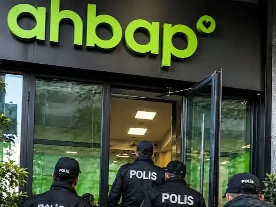 Ahbap’ın 44 milyon liralık kasasından ilaç ve kitap çıktı