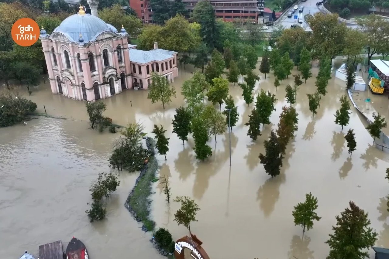Kağıthane Aziziye Camii'nde yaşanan felaket havadan görüntülendi