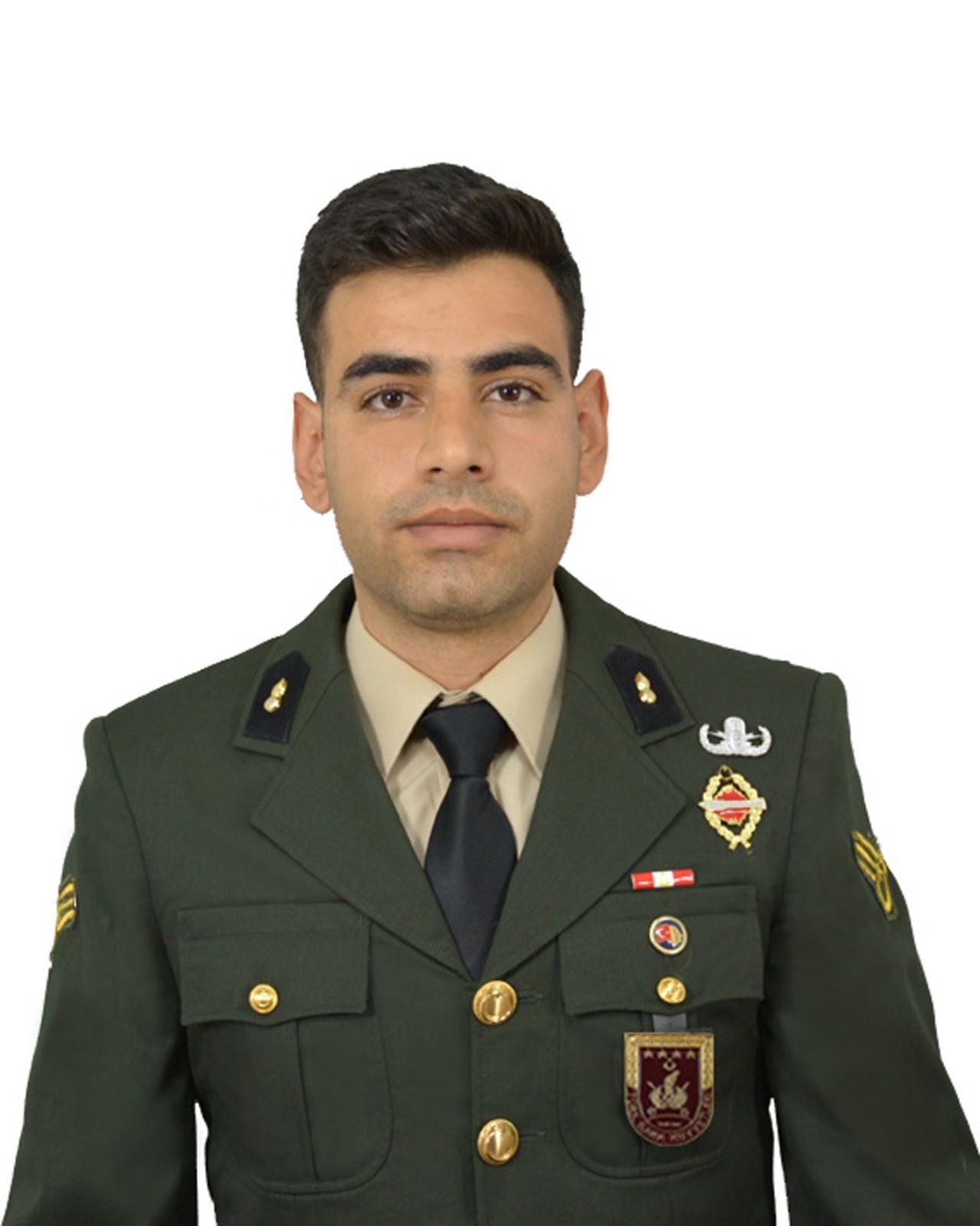 Şehitlerimizin baba evine Türk Bayrağı asıldı