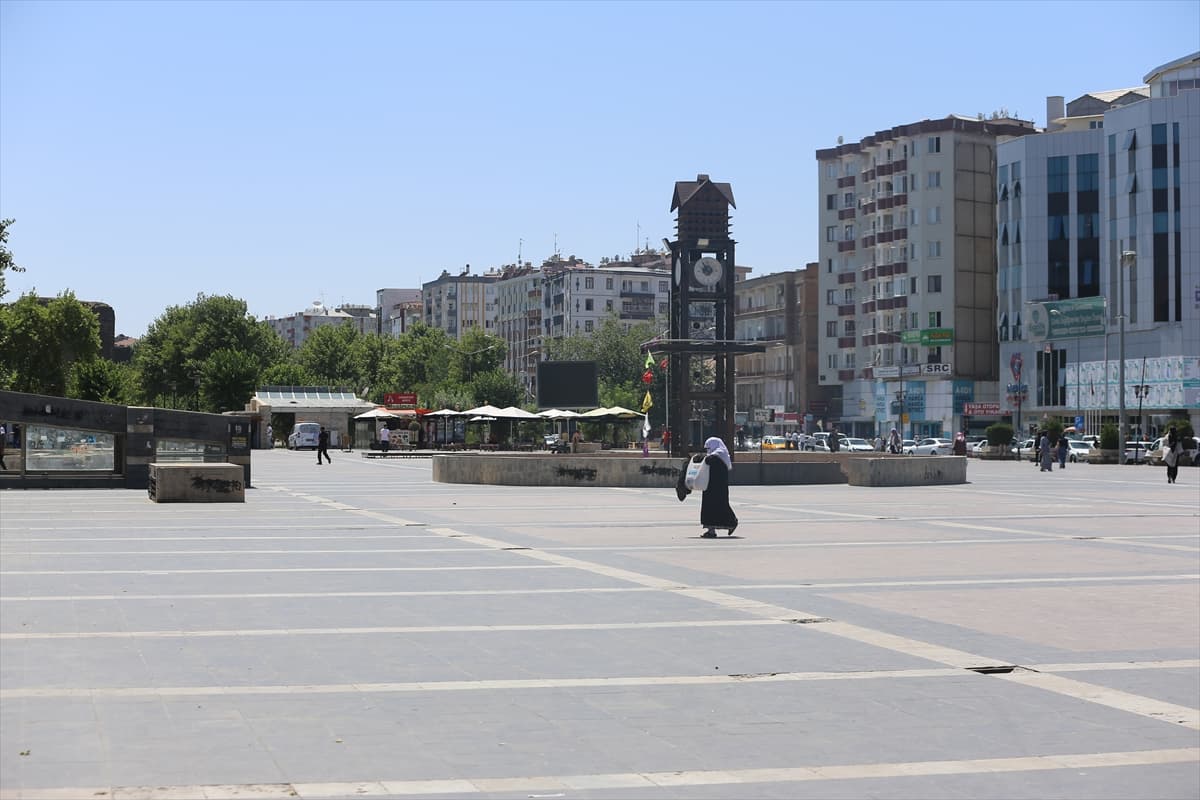 Diyarbakır yanıyor: Termometreler 42 derece gösteriyor