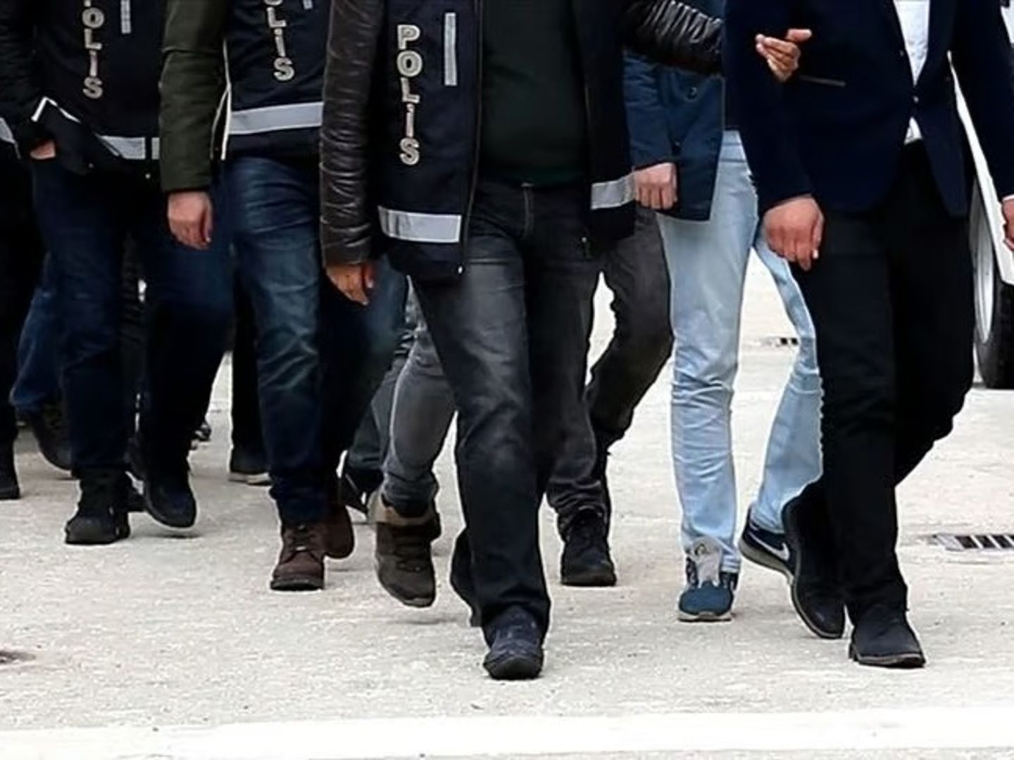 3 ilde yasa dışı bahis operasyonu! 123 milyon TL’lik trafik çökertildi