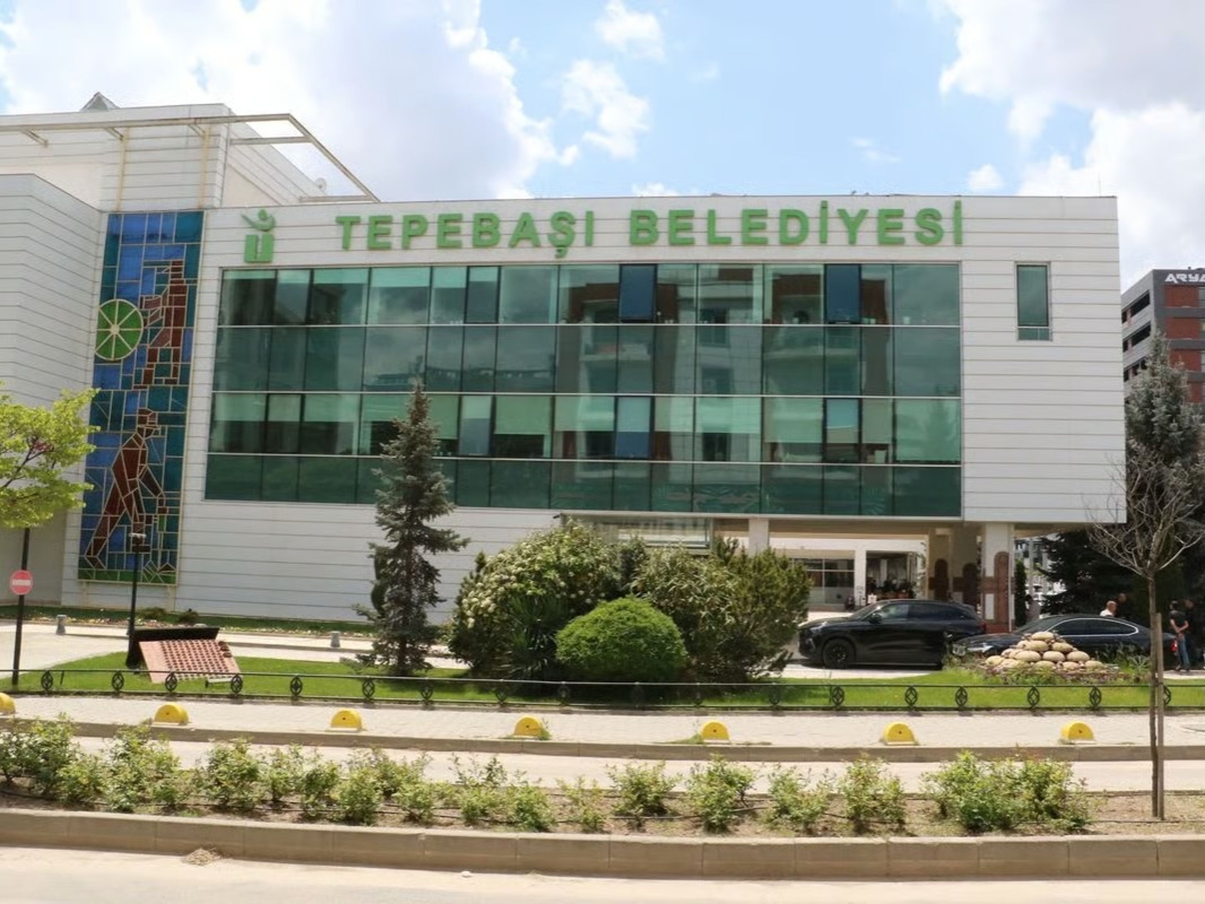 Gizli odadan kaçak kripto cihazları çıktı