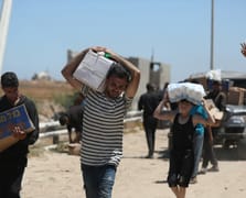 Gazzeliler yardım alabilmek için Netzarim koridoruna akın etti