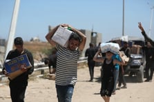 Gazzeliler yardım alabilmek için Netzarim koridoruna akın etti