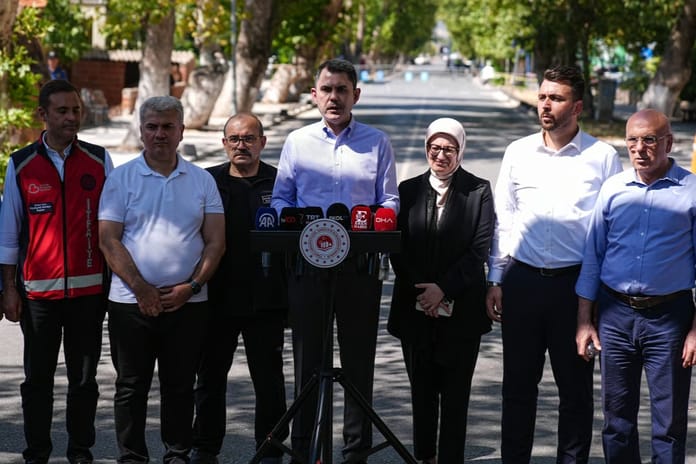 Balıkesir'de deprem bilançosunu açıkladı: 100 TOKİ konut müjdesi verdi