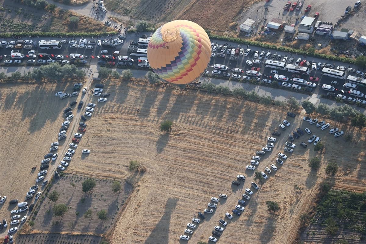Balon festivali renkli anlara sahne oldu