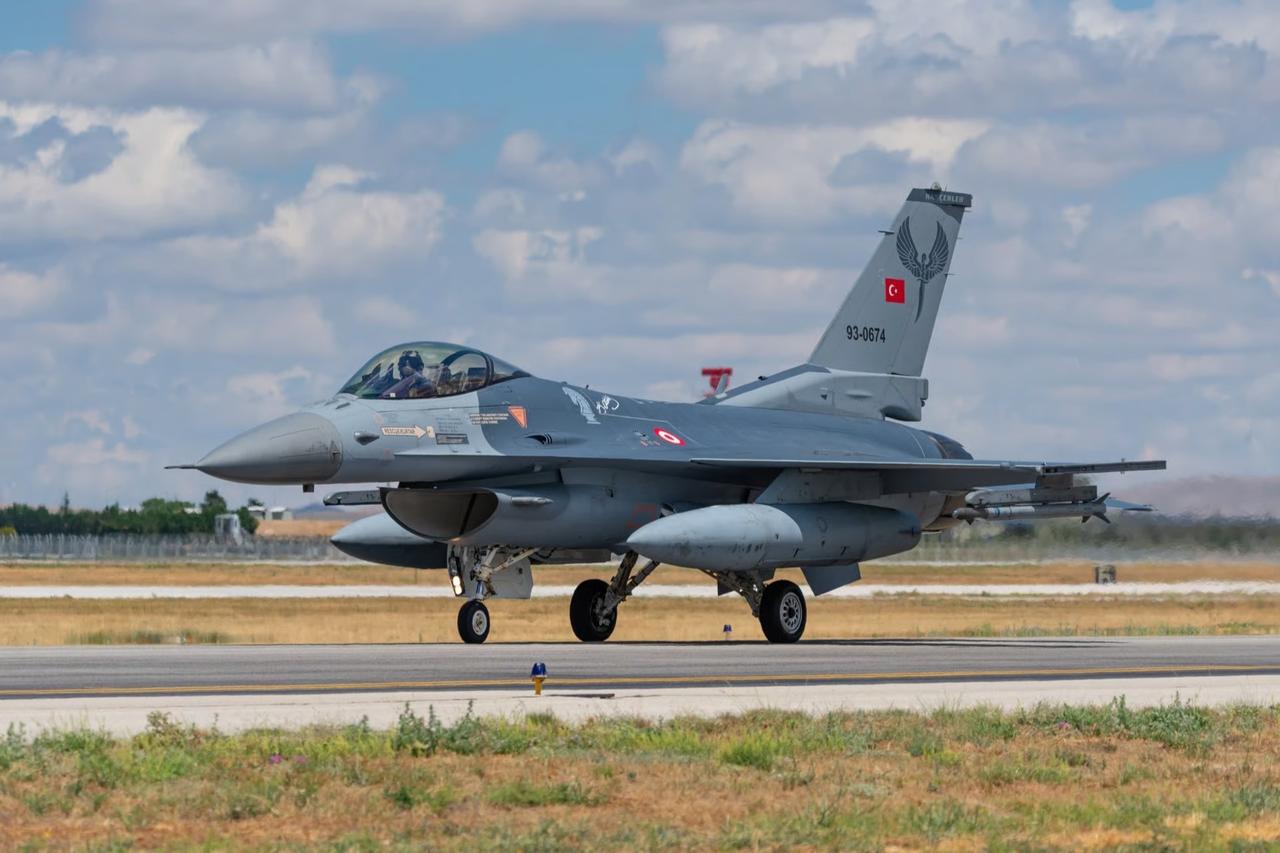 MSB'den Kıbrıs ve Ege mesajı: KKTC hava sahasını ihlal eden uçaklar nedeniyle F-16'lar havalandırıldı