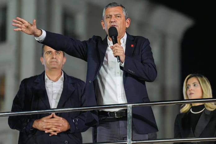 Özgür Özel’in 'kırmızı karta 5,5 milyonluk bahis' iddiasına soruşturma! 