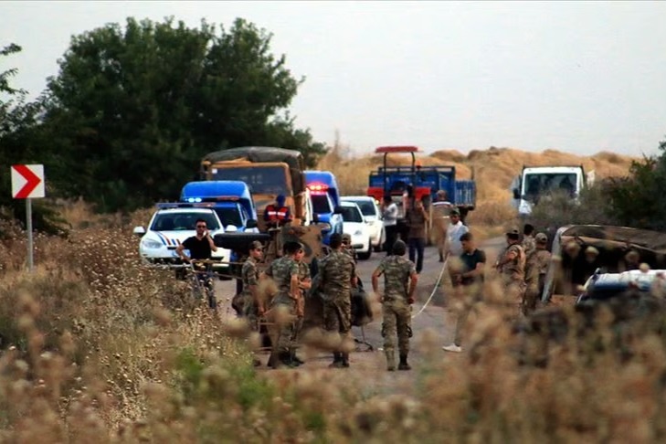 Ardahan'da askeri araç devrildi: 2 astsubay yaralı
