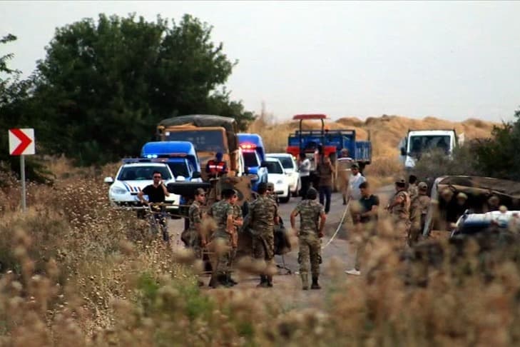 Ardahan'da askeri araç devrildi: 2 astsubay yaralı