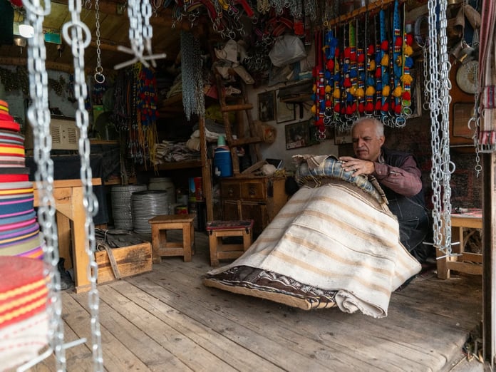 Adıyaman'da yarım asırlık zanaat: Semerci Mehmet Usta