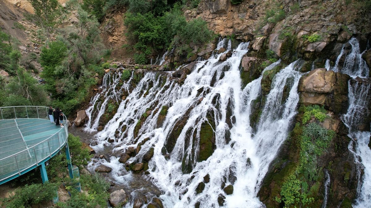 Doğu Karadeniz'in gizli cenneti "Tomara Şelalesi" 200 bin ziyaretçi bekliyor