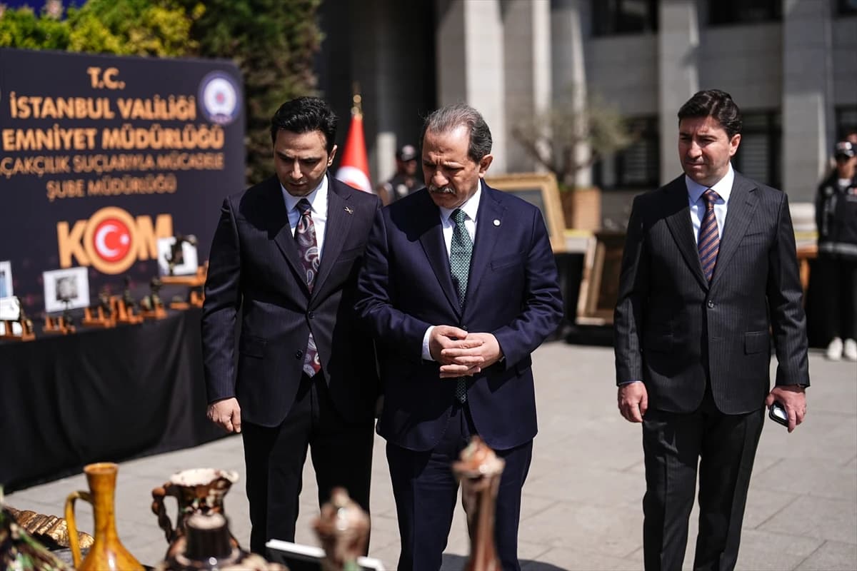 İstanbul'da tarihi eser kaçakçılarına ağır darbe: Yüzlerce obje ele geçirildi