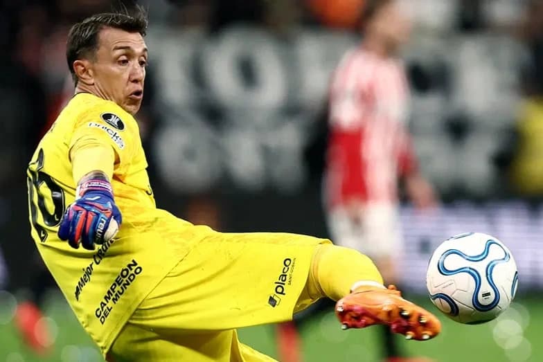 Muslera'nın kalesini koruduğu süper kupa maçında son düdükle ortalık savaş alanına döndü