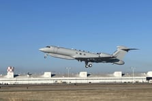 Avustralya ilk MC-55A Peregrine elektronik harp uçağını teslim aldı