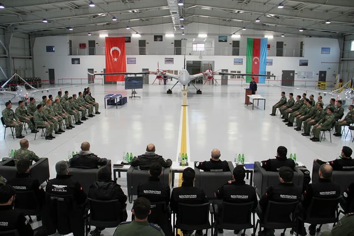 Azerbaycan'da, Bayraktar TB2 uzmanlık kursu ilk mezunlarını verdi