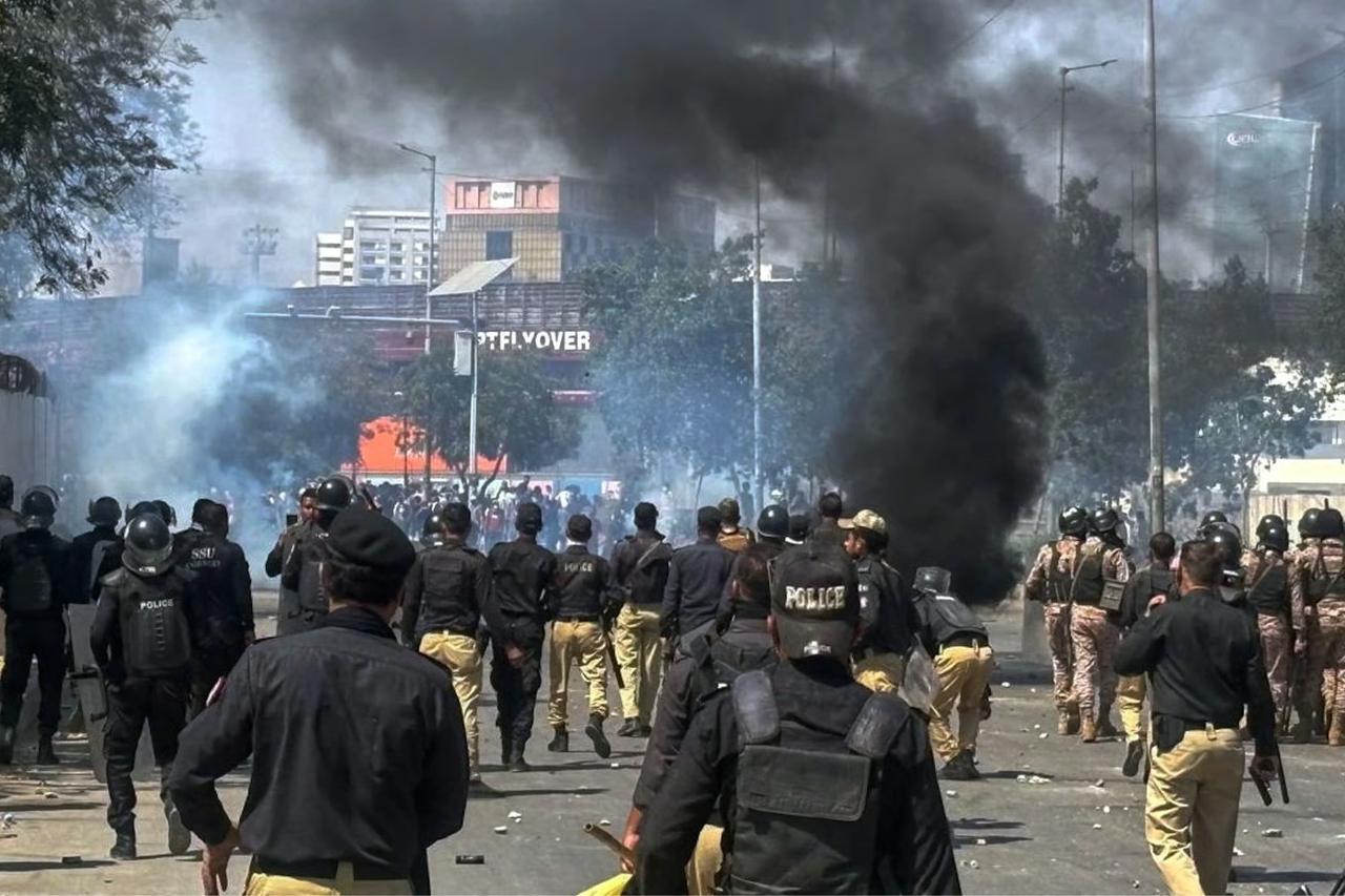 Pakistan'da Hamaney protestosu!