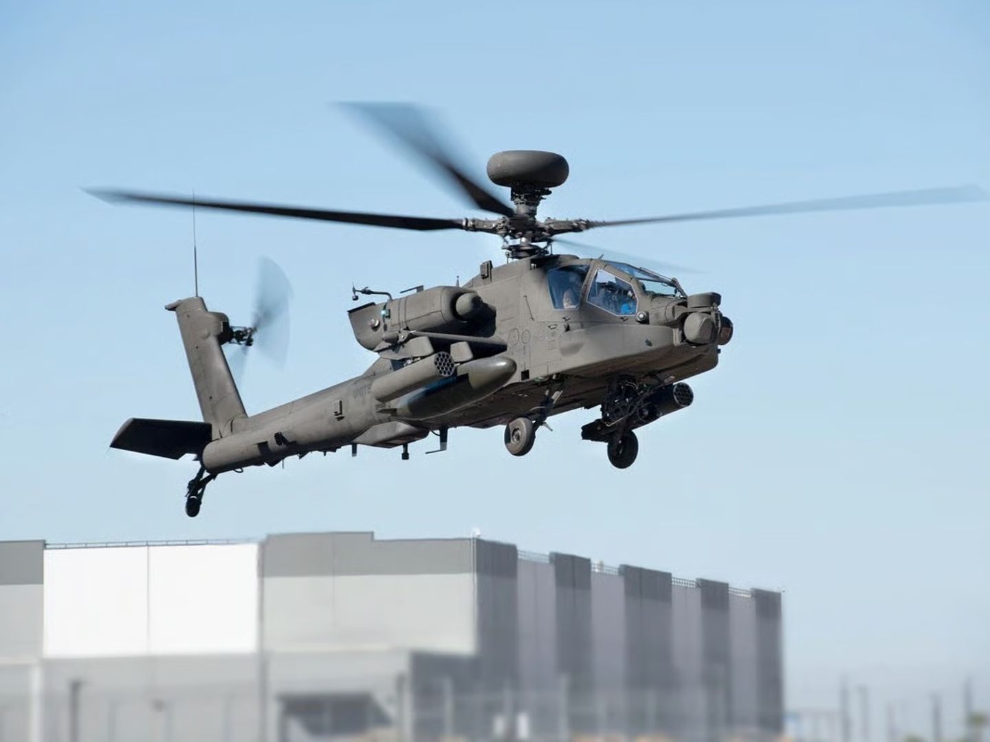 ABD, Avustralya’ya ilk AH-64E Apache taarruz helikopterlerini teslim etti