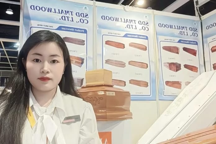 Çinli kadın öğretmenliği bırakarak Avrupa’ya tabut satmaya başladı