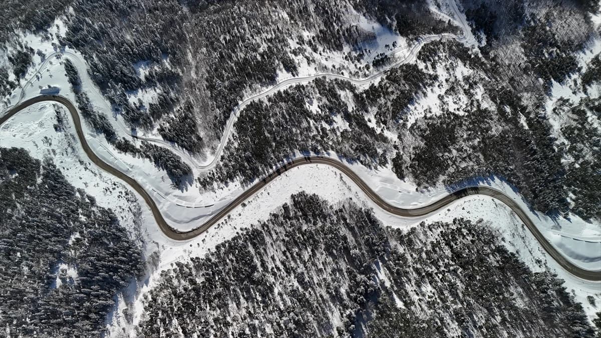 Kastamonu'da kar yağışı Ilgaz ve Yaralıgöz dağlarını beyaza bürüdü