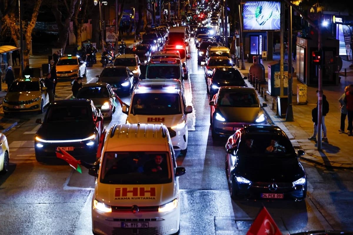 İstanbul'da İsrail'e karşı araç konvoyuyla Gazze ve idam yasası protestosu