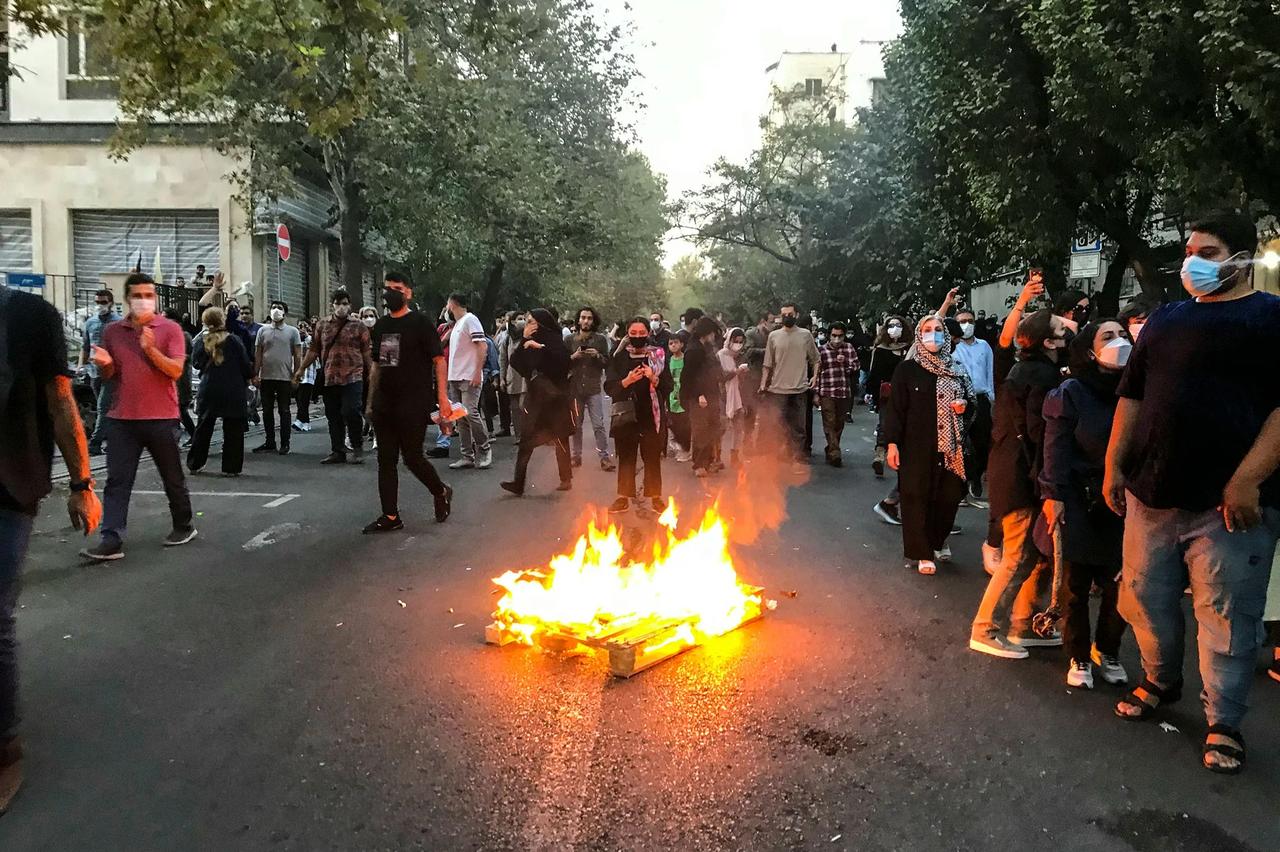 İran'da rejim karşıtları sokakta