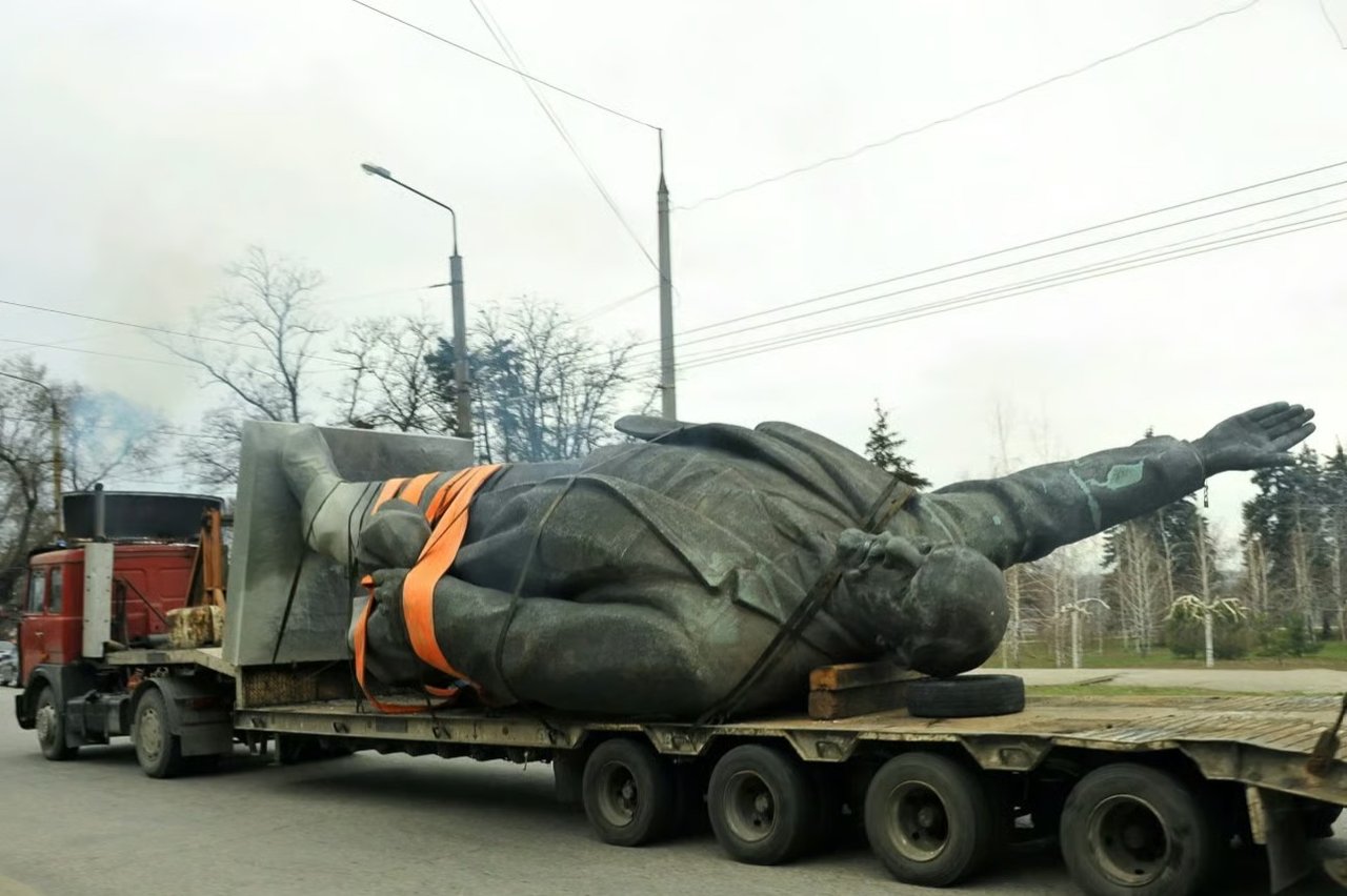 Ukrayna'da Lenin heykeli tartışması