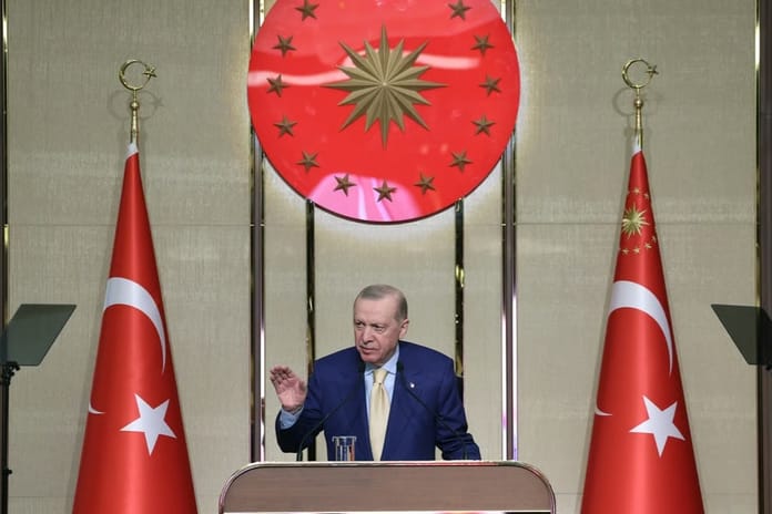 Cumhurbaşkanı Erdoğan'dan iftar programında emekçilere önemli mesajlar