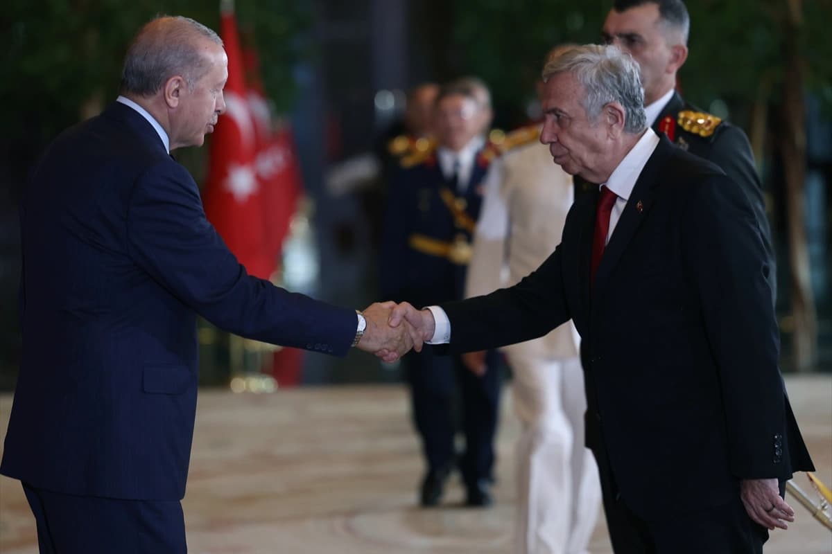 Mansur Yavaş'ın Cumhurbaşkanı Erdoğan ile görüşmesi kulisleri karıştırdı! AK Parti'ye mi katılıyor?