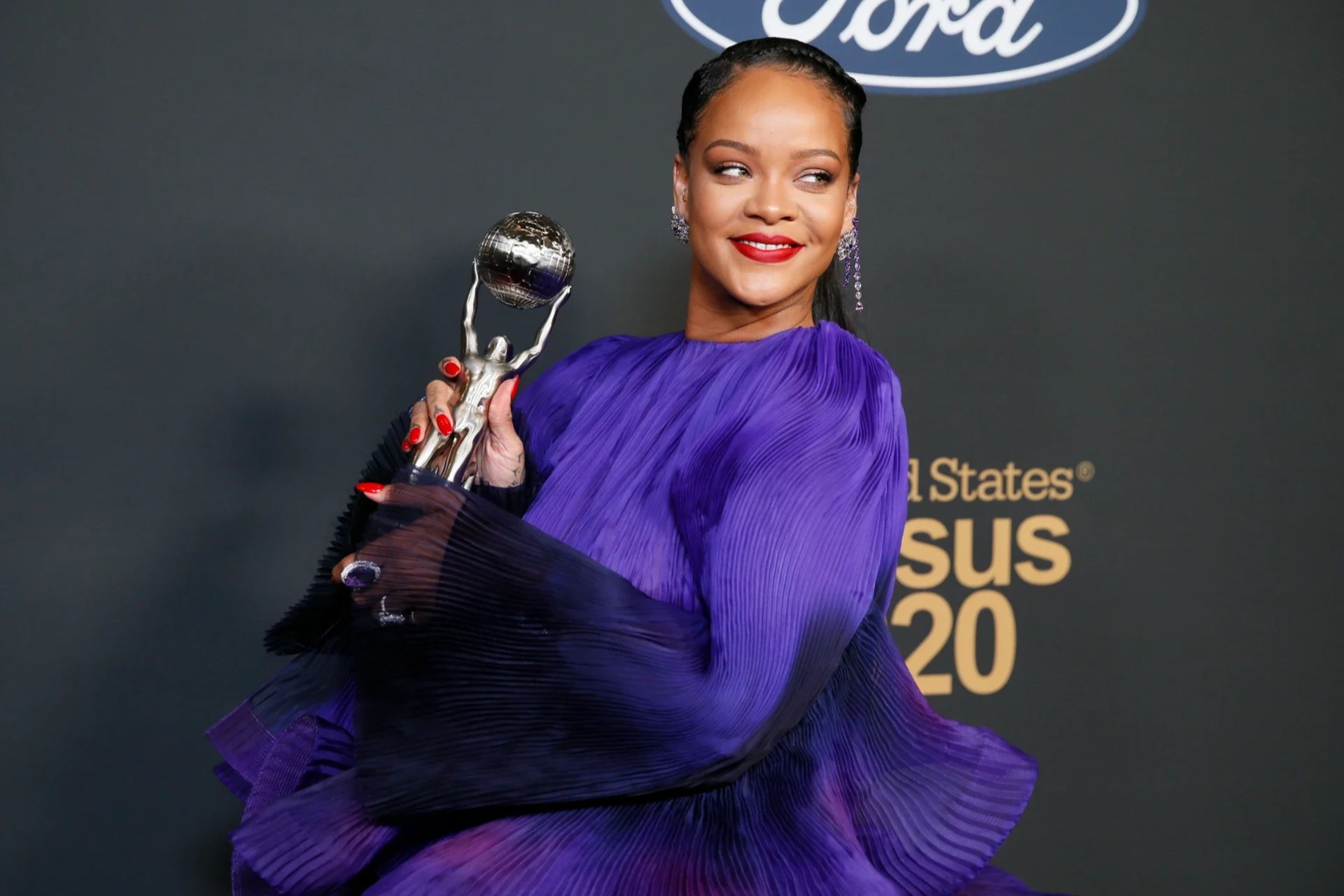 Rihanna'nın California'daki evi kurşunlandı