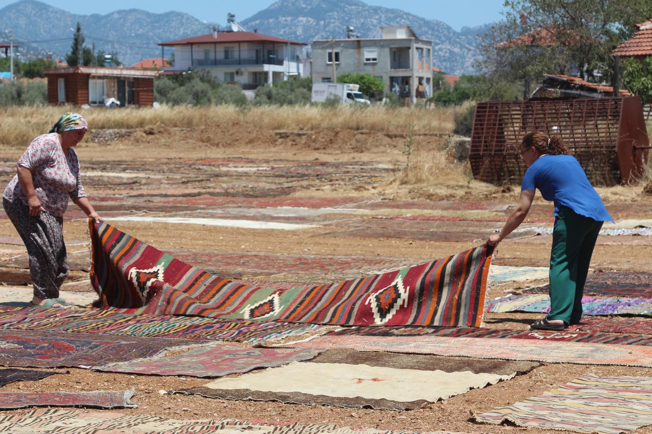 Halılar Antalya'da güneşleniyor, Dünya pazarına sunuluyor