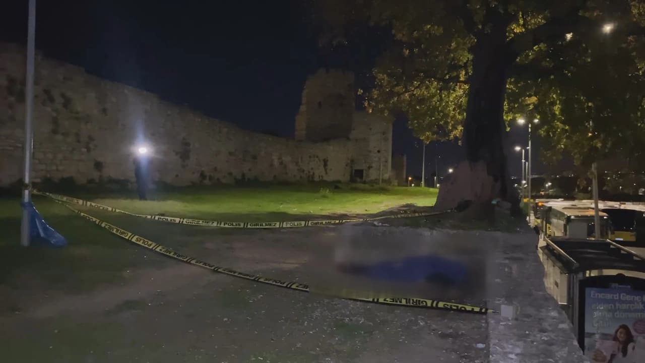 Zeytinburnu'nda surlarda erkek cesedi bulundu