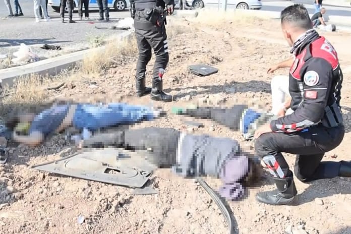 Üniversite sınavına giden öğrenciler kaza yaptı: 1 ölü 8 yaralı