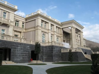 Ukraine Hits Defenses at Putin's Holiday Palace