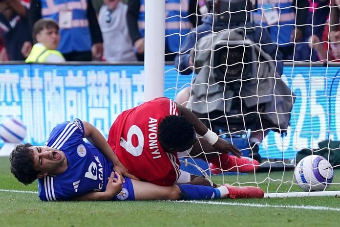 Nottingham Forest-Leicester City maçında ciddi sakatlık: Awoniyi ameliyat sonrası yapay komada