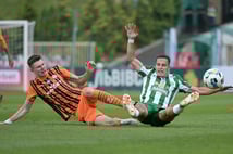 Arda Turan yönetimindeki Shakhtar Donetsk, deplasmanda galibiyeti uzatma dakikalarında kaçırdı