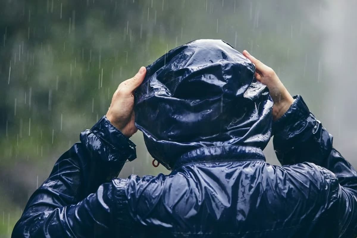 Meteoroloji ve AKOM'dan peş peşe sağanak ve sel uyarısı: Şemsiyeleri sakın bırakmayın!