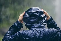 Meteoroloji ve AKOM'dan peş peşe sağanak ve sel uyarısı: Şemsiyeleri sakın bırakmayın!