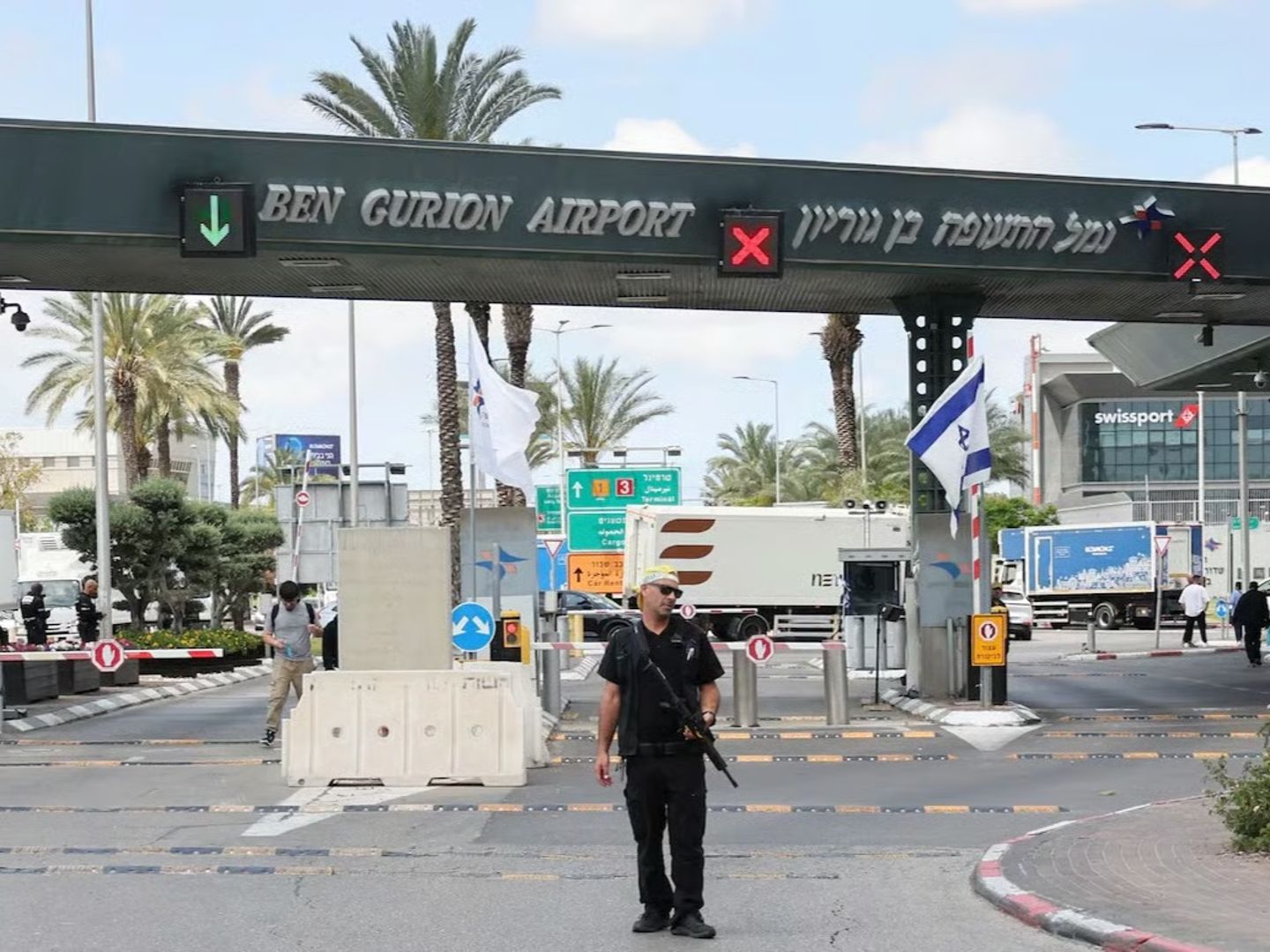 İran misillemesi sonrası Tel Aviv’de alarm: Uçuşlar yarıya indirildi